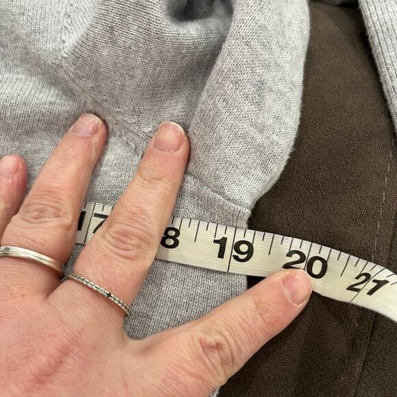 Vineyard Vines V Neck Academia Preppy Gray Sweater Size Small - Picture 10 of 11